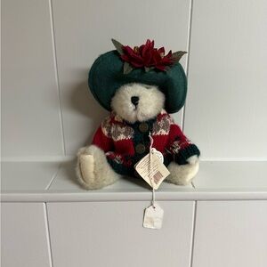 Boyds Bears Mrs.Figgy Pudding Teddy Bear with Red and Green Sweater